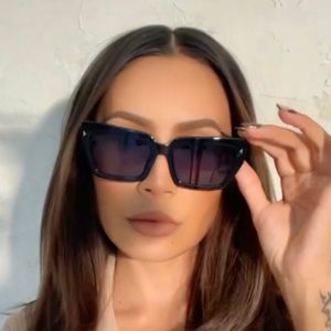 Dezi SWITCH in Black